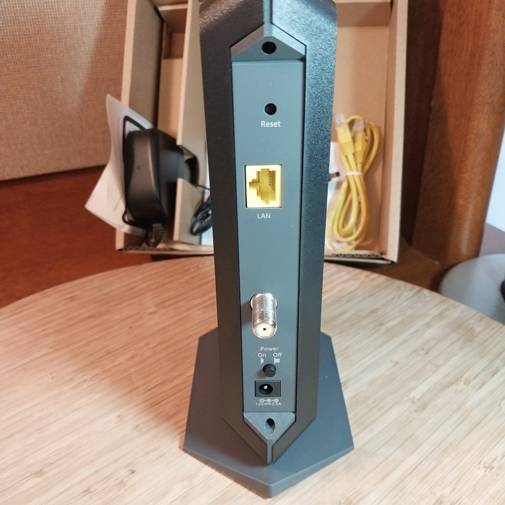 NETGEAR CM1000 High Speed Internet Cable Modem DOCSIS 3.1 3.0 With Power Cable - Picture 3 of 8